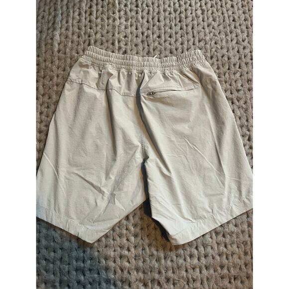 Lululemon bowline short "8 vapor size med - Picture 2 of 8
